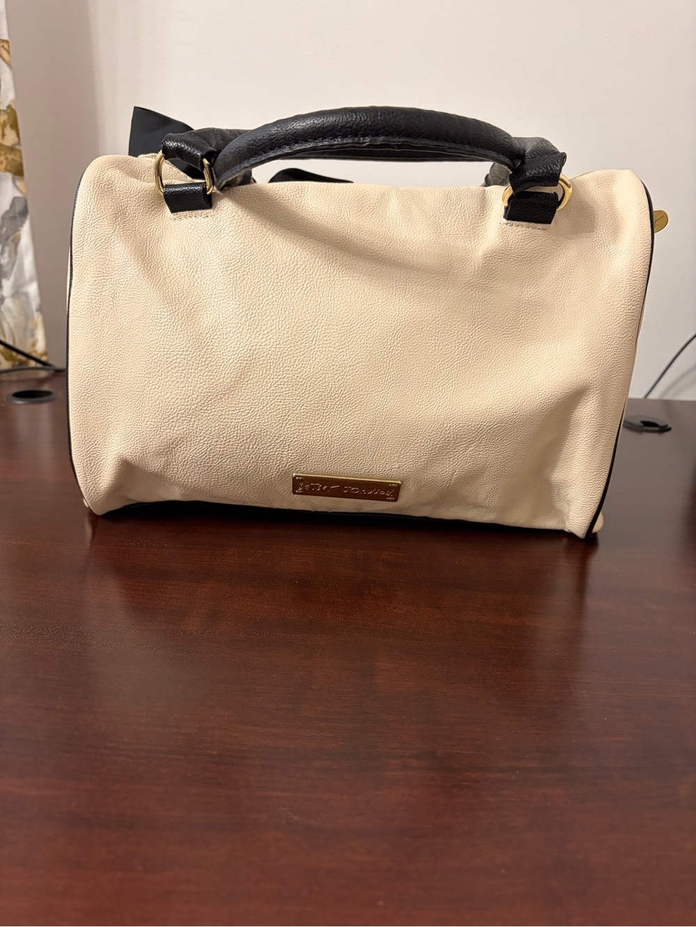 Betsey Johnson Ivory Satchel Bag All Over Bows Black Bow Accent - Picture 9 of 10
